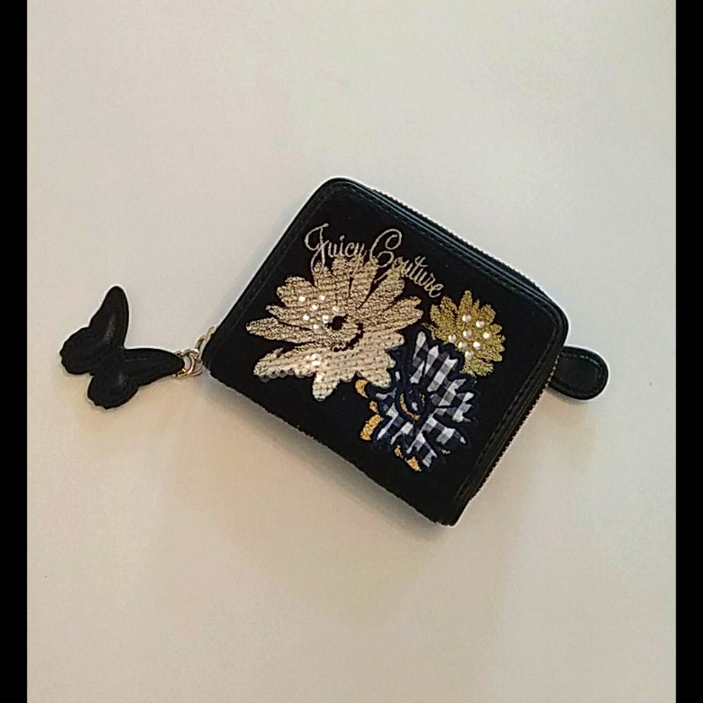 Juicy Couture Daisy zip around wallet
